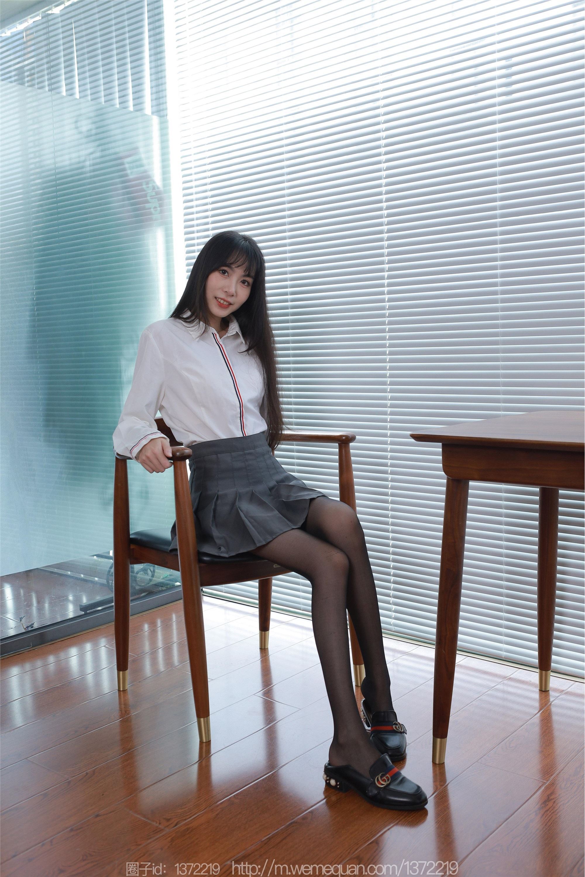 IESS异思趣向  2023.09.18 丝享家 1536 团团《长腿百褶裙》